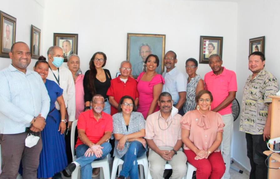 Periodistas de Haina reeligen a Luanna Arias para dirigir filial del CDP