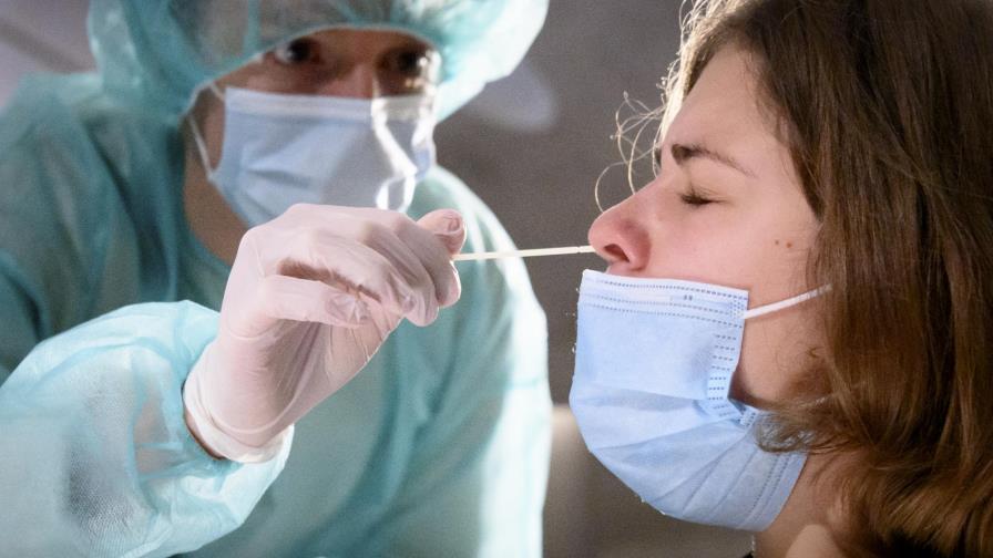 Europa endurece medidas al aumentar contagios por COVID