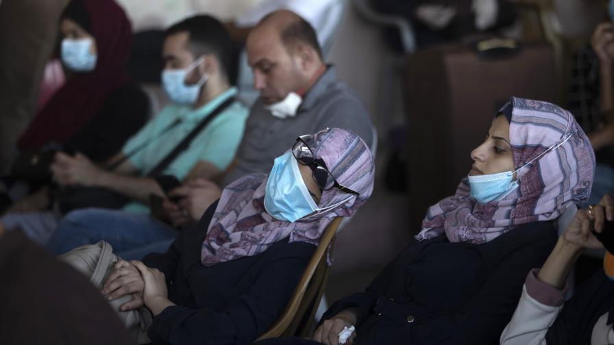 Gaza prohíbe que mujeres viajen sin permiso de un hombre