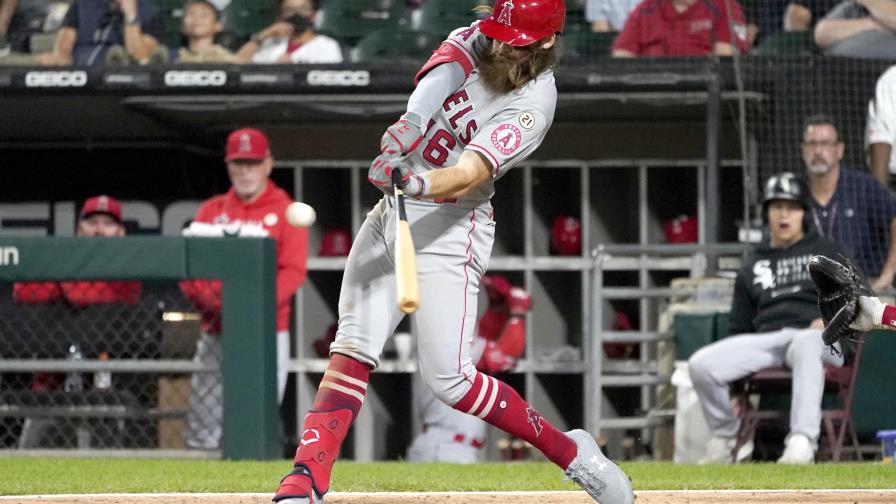 Marsh batea jonrón; Angelinos superan a Medias Blancas