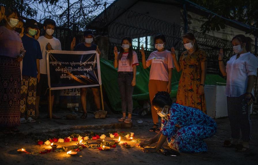 Myanmar indulta a reos, no se sabe si incluye a activistas