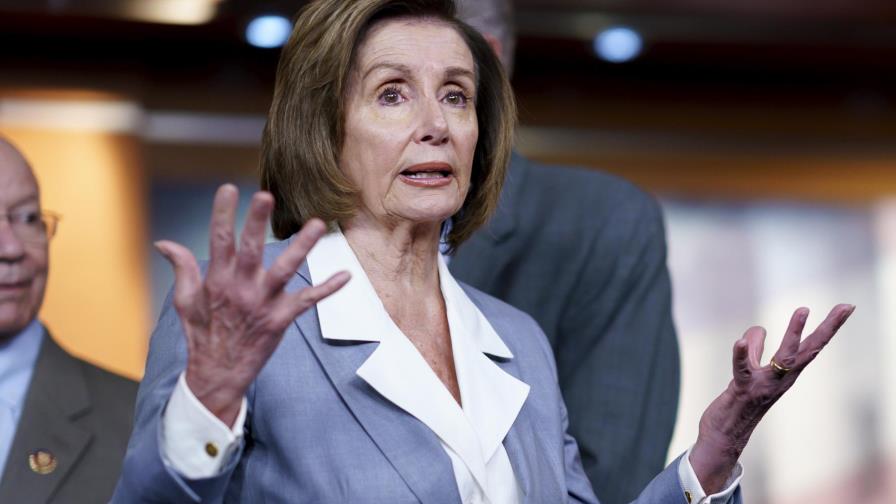 Pelosi veda dos aliados de Trump de comisión de seis de enero