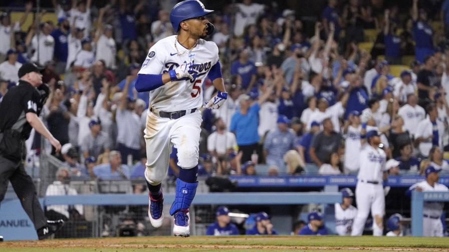 Betts jonronea en un estadio lleno, Dodgers ganan a Filis