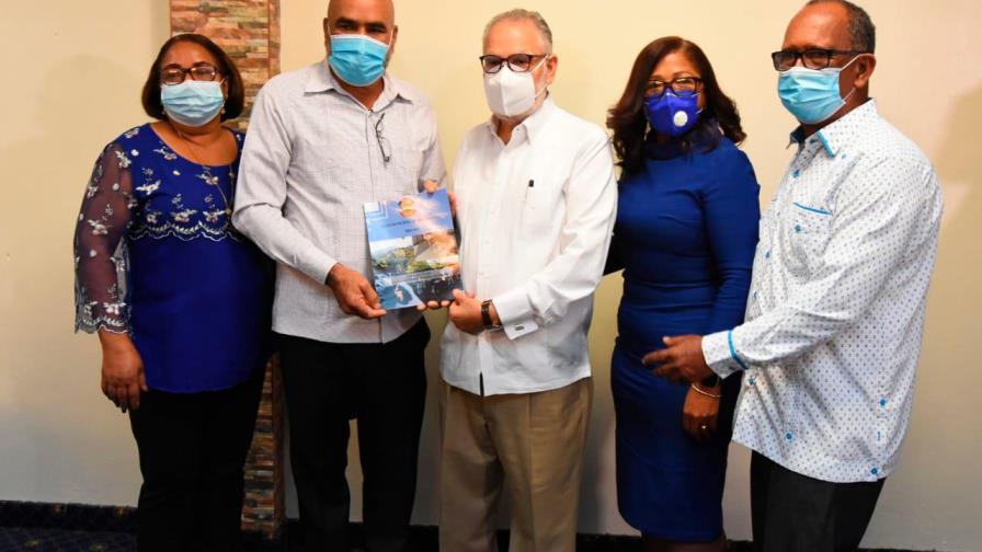 Ministro de Economía se reúne con alcaldes  de 17 municipios de la Línea Noroeste 