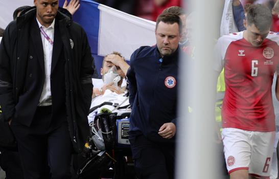 Eriksen hospitalizado tras desvanecerse en partido de Euro