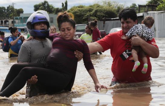 Iota se acerca a Nicaragua como huracán categoría 5