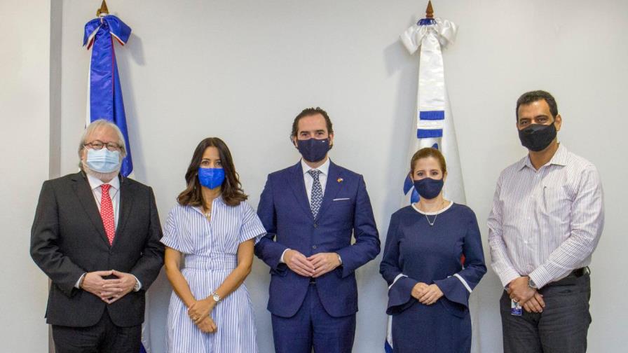 Indotel estudia retomar programas de becas en educación digital de CEF-Udima