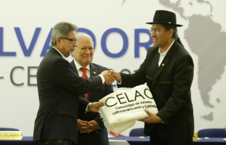 Bolivia recibe Presidencia protempore de la CELAC de parte de El Salvador