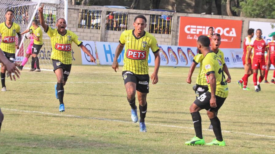 Gol de Kelvin Duran ofrece empate épico al Moca FC frente al Atlético Vega Real 