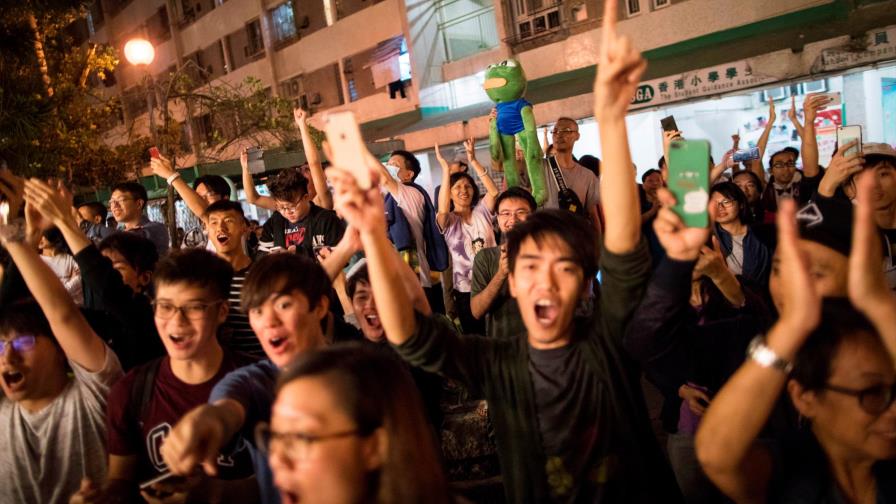 Bloque prodemócrata obtiene un triunfo abrumador en elecciones de Hong Kong