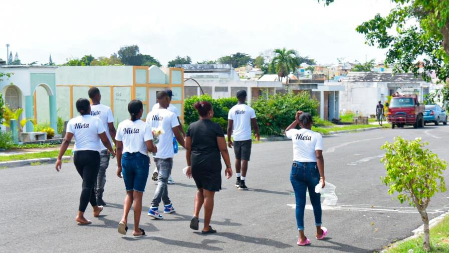 Poca afluencia de personas en cementerio Cristo Redentor este domingo Día de los Padres 