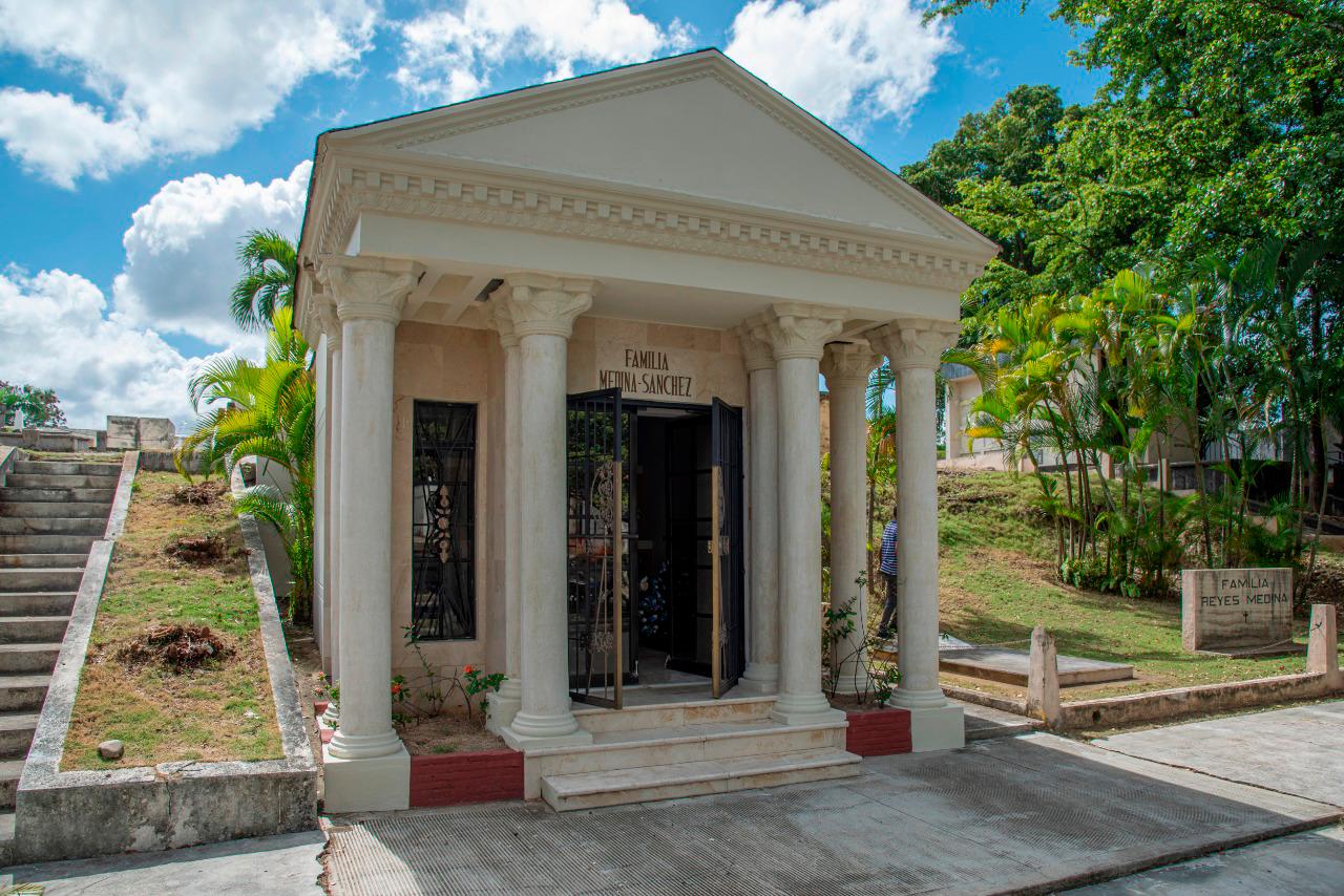 Mausoleo de la familia Medina Sánchez