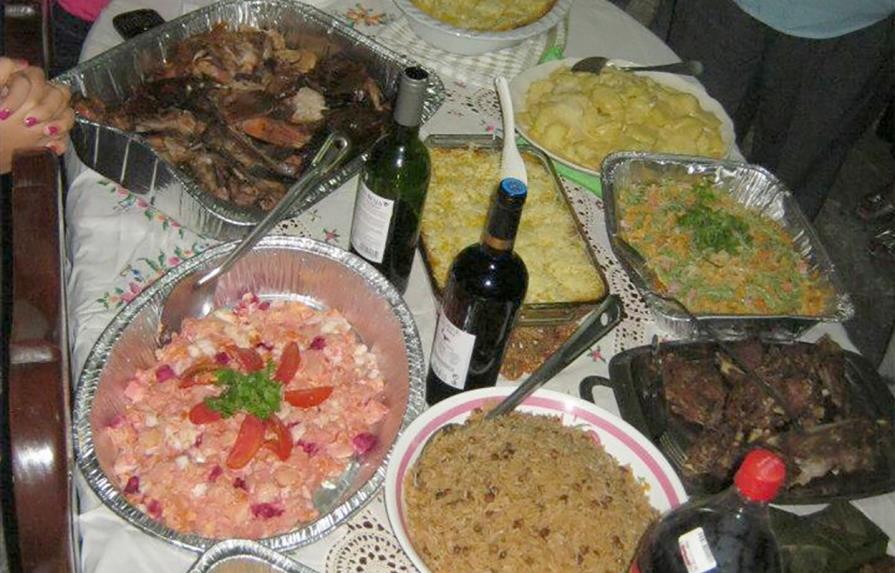 Dominicanos se preparan para celebrar Nochebuena en familia