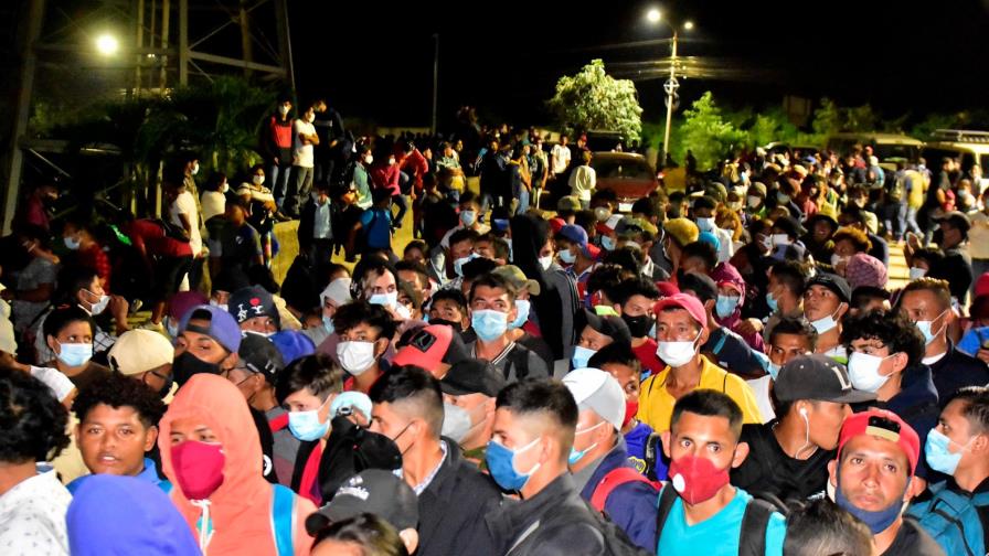 Centenares de migrantes hondureños se concentran para salir hacia EE.UU.