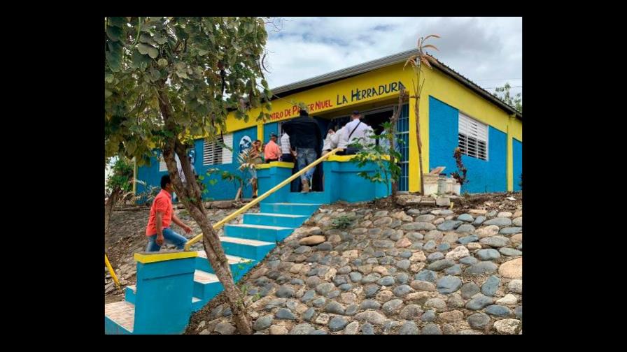 Inauguran tres centros de atención primaria en Santiago