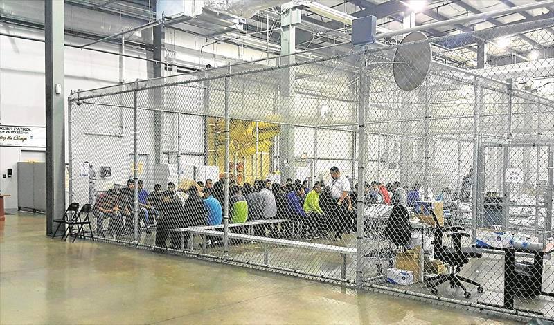 ICE asumirá casos de migrantes por saturación en centros fronterizos de EEUU