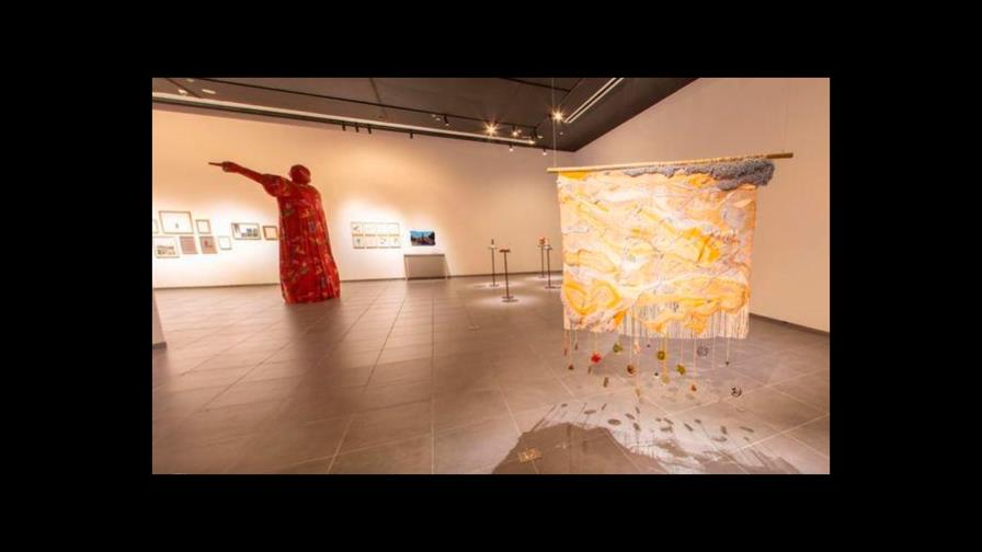 Humor y exposiciones de arte este fin de semana