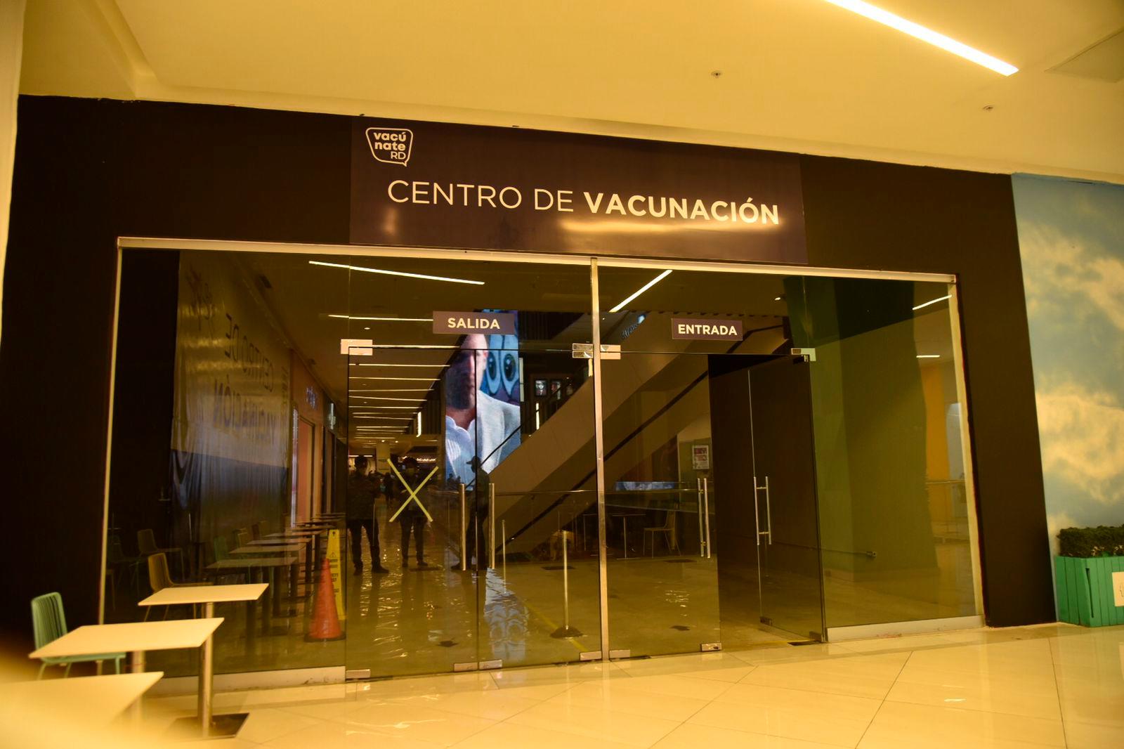 Centro de vacunación en el centro comercial Downtown Center. Fue cerrado a las 6:00 p.m.