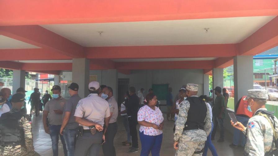 Asaltan centro de vacunación en Puerto Plata y despojan de fusil al vigilante