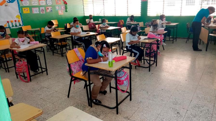 Integrarán maestros contratados a clases presenciales en el Distrito y Santo Domingo Integrarán maestros contratados a clases presenciales en el Distrito y Santo Domingo