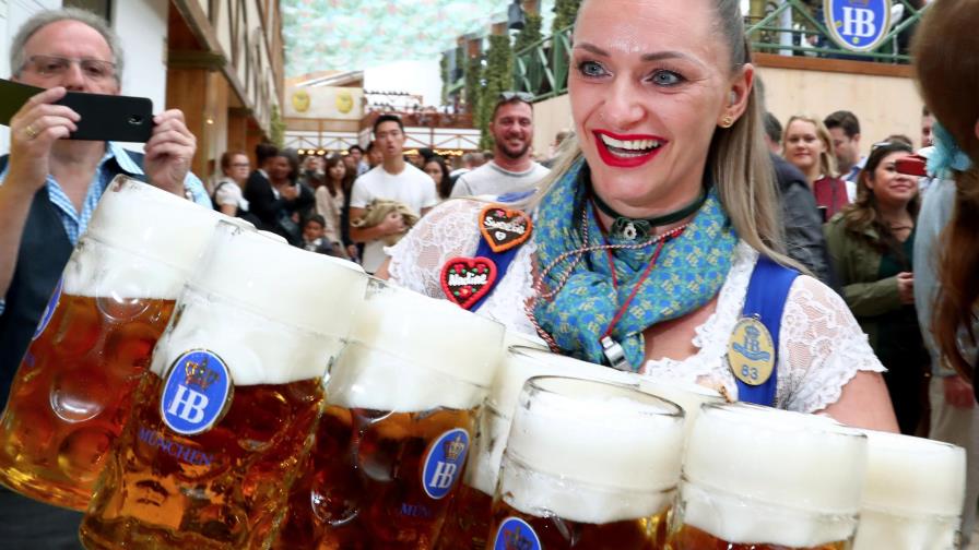 Fluye la cerveza en Múnich al comenzar la Oktoberfest Fluye la cerveza en Múnich al comenzar la Oktoberfest