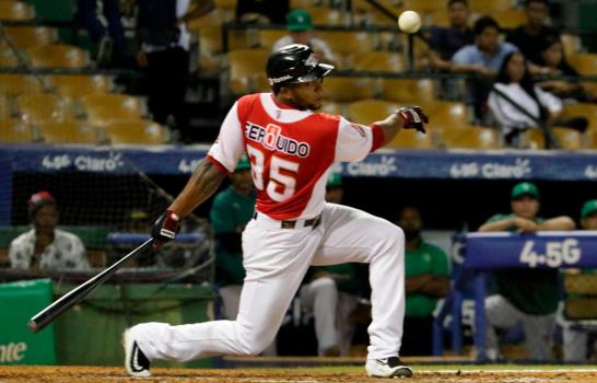 Escogido gana y avanza al primer lugar; jonrón de Liberato decide el partido