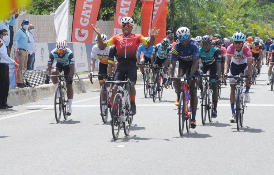 Yurgen Ramírez mantiene liderato de la Vuelta Independencia; Marte gana la quinta etapa