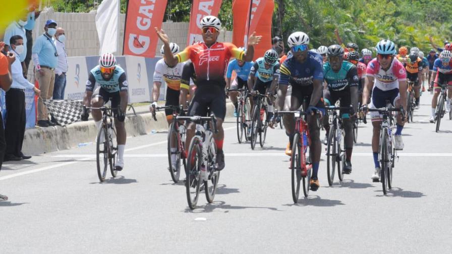 Yurgen Ramírez mantiene liderato de la Vuelta Independencia; Marte gana la quinta etapa