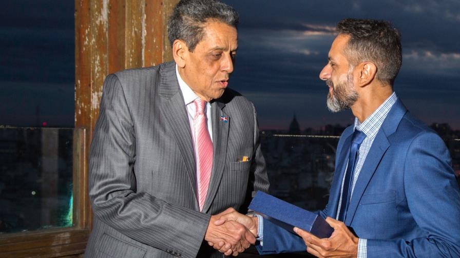 Embajada RD en Argentina celebra al tabaco y al ron