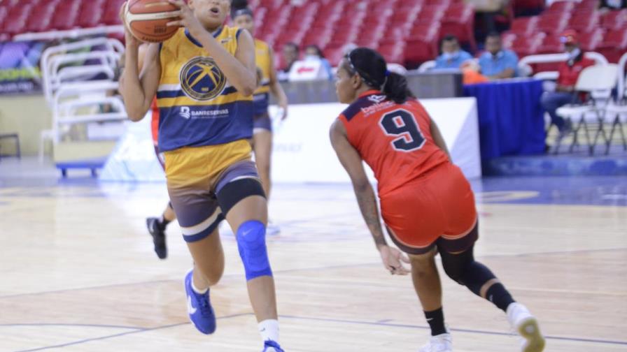 Las Reynas vencen a las Murallas y quedan como el único invicto de la Liga