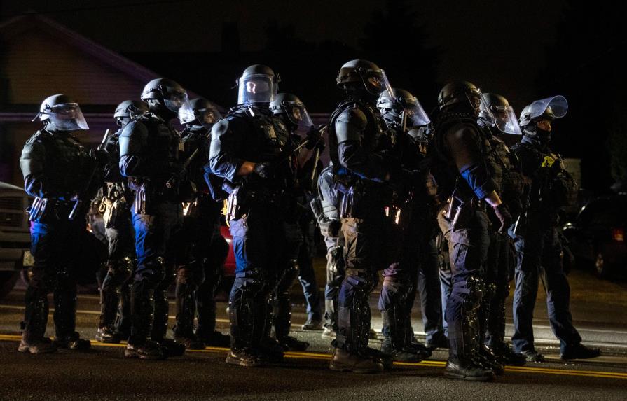 Protestas en Portland provocan choques policía-prensa