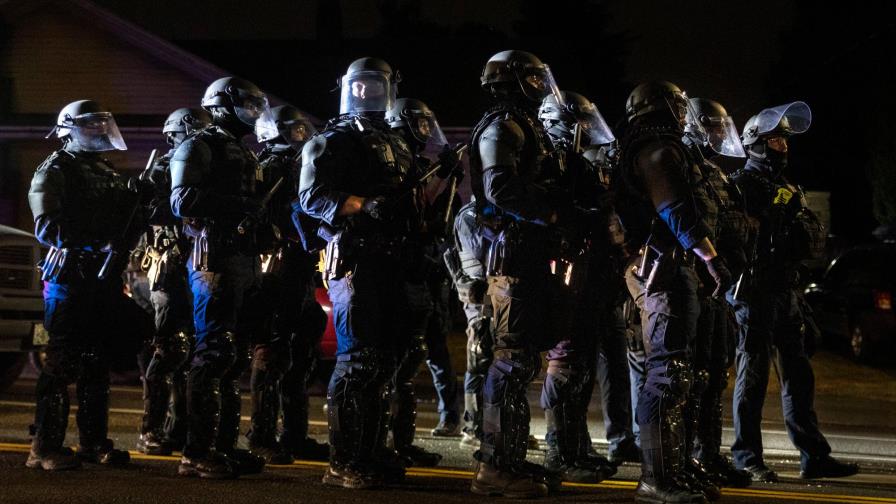 Protestas en Portland provocan choques policía-prensa