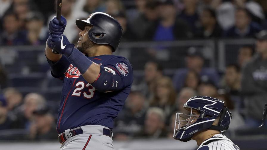 Mellizos ejercen opción para retener a Nelson Cruz