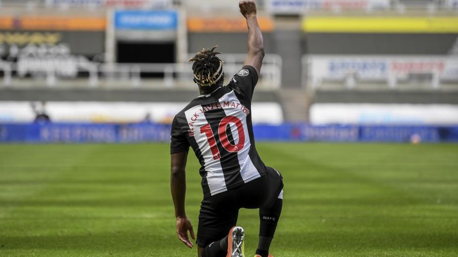 A espera de ser vendido, Newcastle despacha a Sheffield Utd