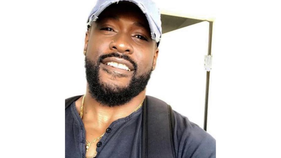 Hombre baleado por policía le había ofrecido la mano