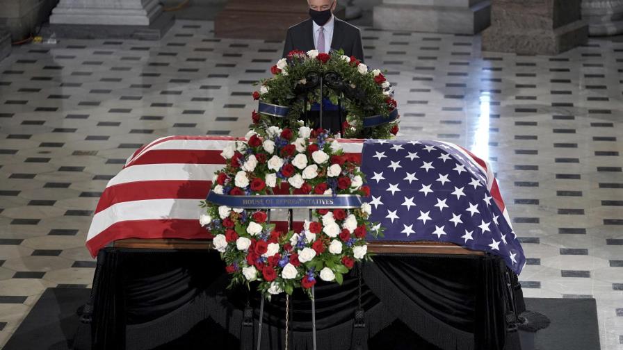 Jueza Ginsburg yace en capilla ardiente en el Capitolio