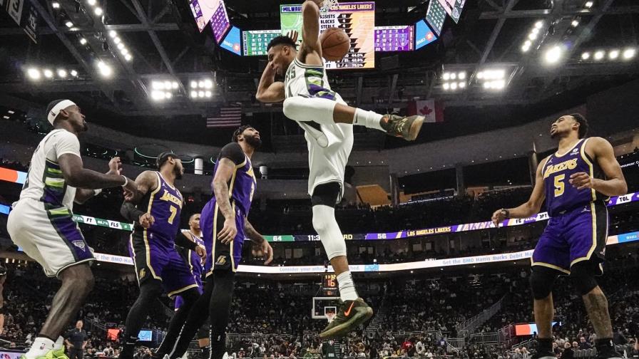 Antetokounmpo y Middleton ayudan a que Bucks venzan a Lakers Antetokounmpo y Middleton ayudan a que Bucks venzan a Lakers