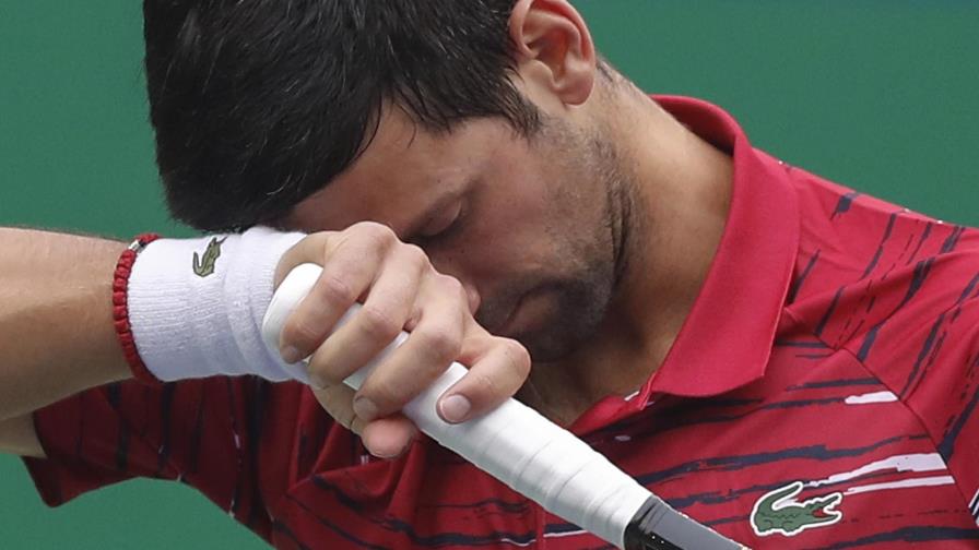 Djokovic cae ante Tsitsipas en cuartos de final en Shanghai Djokovic cae ante Tsitsipas en cuartos de final en Shanghai
