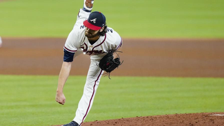 Bravos blanquean a Marlins y amplían ventaja en la serie