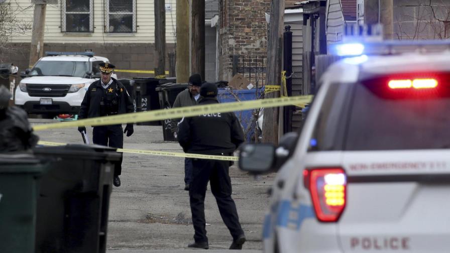 Chicago: Video muestra a joven sin arma cuando fue baleado