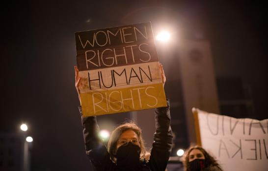 Ira y esperanza avivan la rebelión de las polacas por aborto