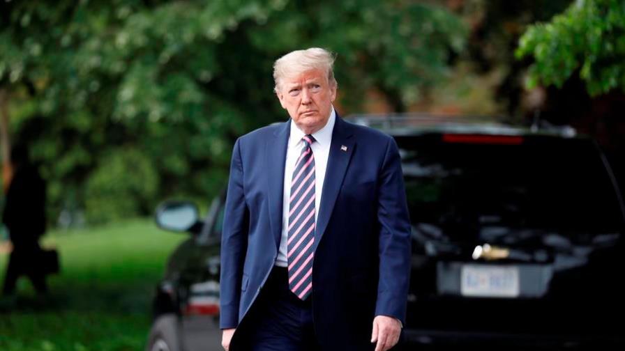 Trump planea desmantelar su equipo contra COVID-19 pese al aumento de muertes