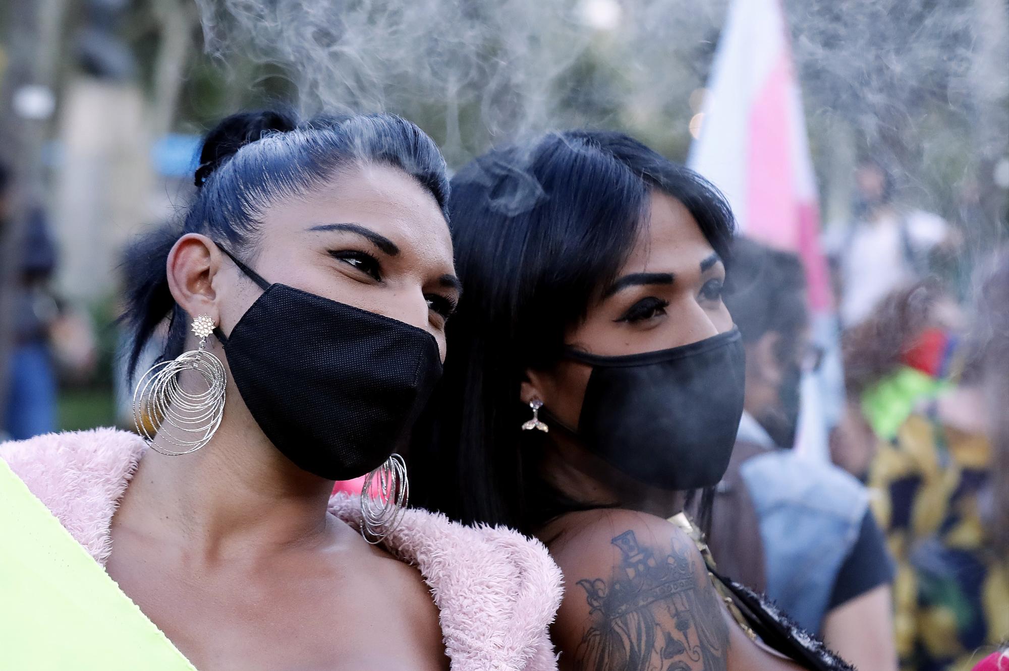 La Red Comunitaria Trans convocó a cientos de personas a una marcha en protesta por la muerte de Alejandra Monocuco y la discriminación que sufren las personas trans en Bogotá (EFE/ Mauricio Dueñas Castañeda)