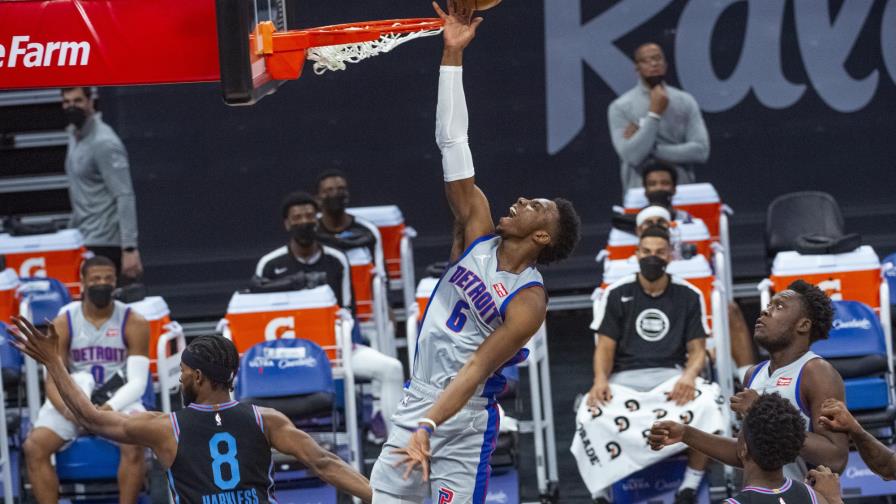 Joseph anota 24 y Pistons derrotan a Kings 113-101