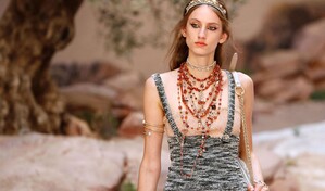 Chanel presentar&aacute; su pr&oacute;xima colecci&oacute;n Crucero al estilo "Emily in Paris"