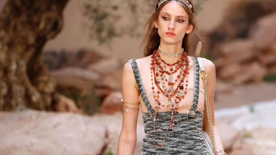 Chanel presentará su próxima colección Crucero al estilo “Emily in Paris”