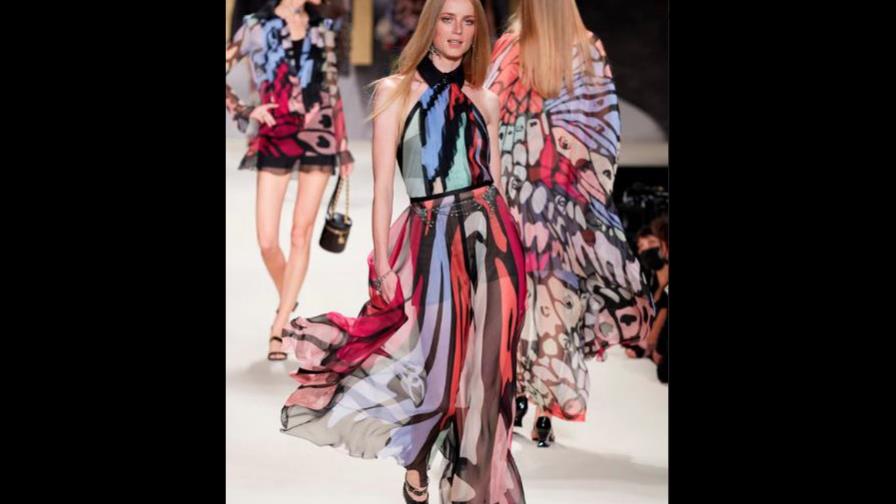 Un viaje a la playa y a los años 90 en la pasarela de Chanel Un viaje a la playa y a los años 90 en la pasarela de Chanel