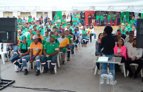 Industrias San Miguel celebra la mujer educando para disminuir la violencia masculina Industrias San Miguel celebra la mujer educando para disminuir la violencia masculina