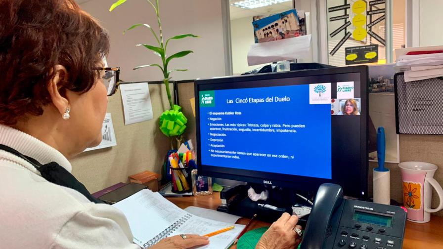 Lucetta Guzmán imparte charla sobre duelo a colaboradores de Grupo Diario Libre