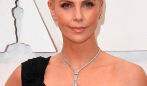 Charlize Theron lució un collar de 5 millones de dólares en los Óscar
